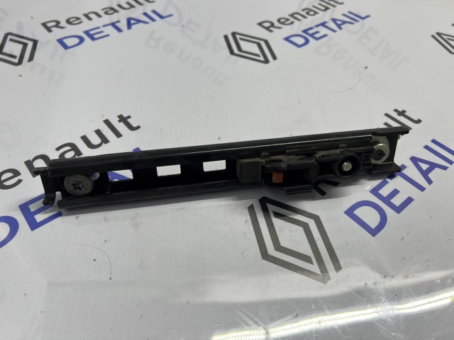 Регулятор высоты ремня безопасности передний левый 878240009R RENAULT