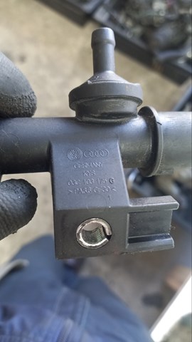 Клапан PCV вентиляции картера Шкода Суперб II