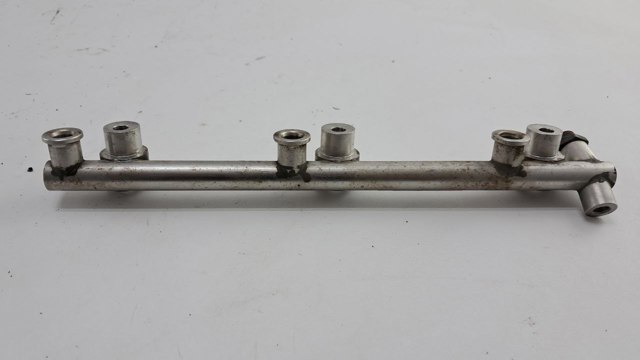 Рампа форсунок системы впрыска топлива 03H133317B VAG