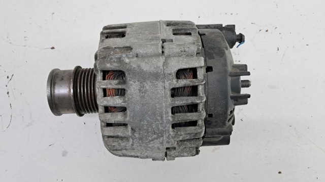 Генератор автомобиля 04C903023K VAG