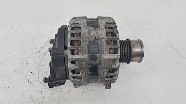 Автомобильный генератор 04C903023L VAG