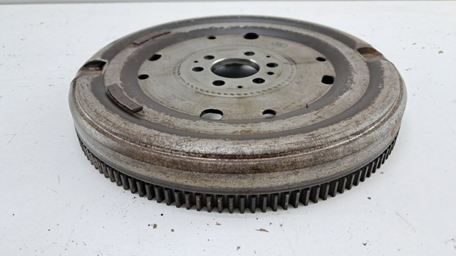 04E105266 VAG Маховик купить в Тернополь