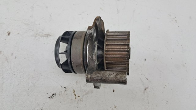 VAG 06A121031C Помпа в наличии Черновцы
