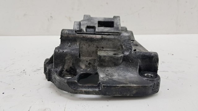 Кронштейн компрессора кондиционера 11168506863 BMW