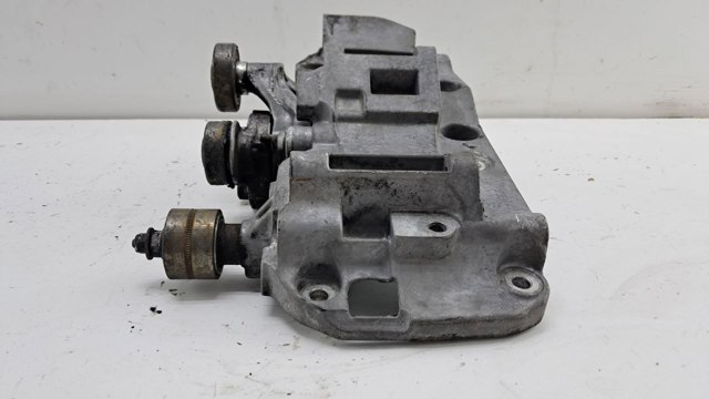 BMW 11168506863 Кронштейн компрессора кондиционера в наличии Украина