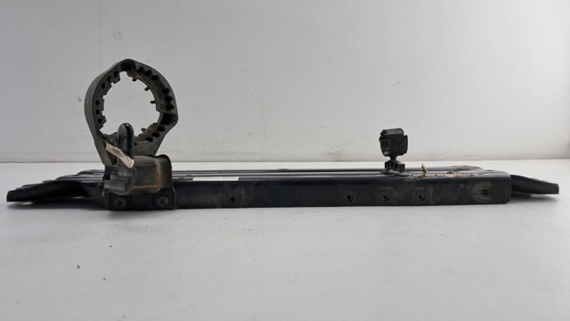 1EA199599B Кронштейн передней балки купить Винница