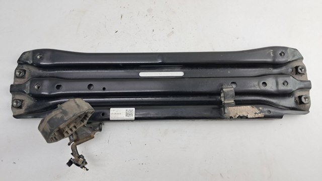 VAG 1EA199599B Кронштейн передней балки в наличии Черновцы