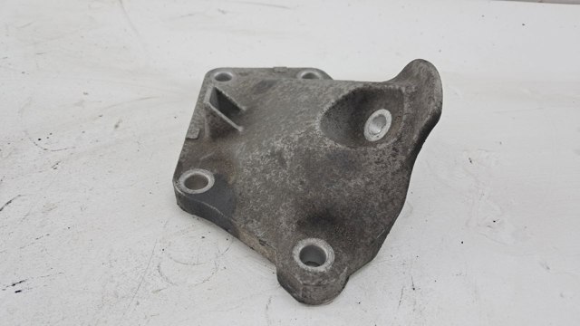 22116768521 BMW Кронштейн подушки (опоры) двигателя левой купить в Житомир