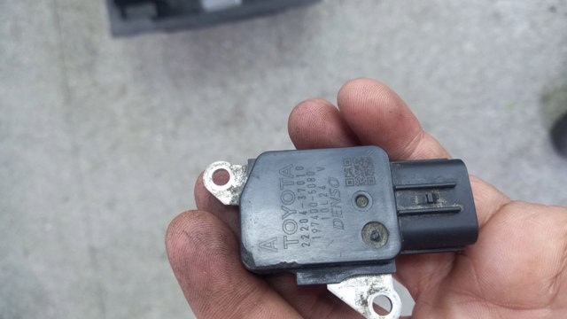 2220437010 Датчик потока (расхода) воздуха, расходомер M.A.F. - (Mass Airflow) купить Киев