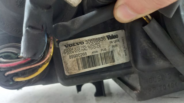 VOLVO 30698836 Фара правая в наличии Ужгород