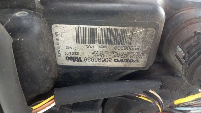 VOLVO 30698836 Правая фара в наличии Ирпень