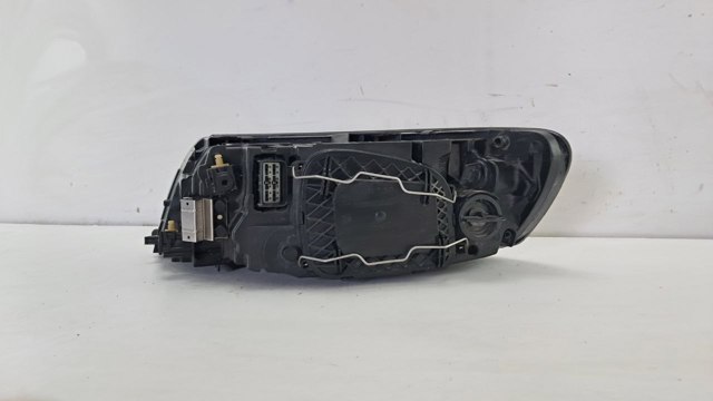VOLVO 30763034 Правая фара в наличии Каменское