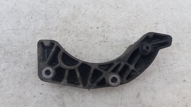 Кронштейн компрессора кондиционера 31401869 VOLVO