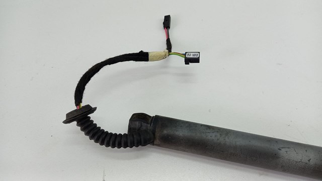 3T0827852C Амортизатор багажника купить Киев