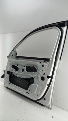 Пассажирская передняя дверь 41007206108 BMW