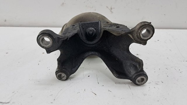 Кронштейн подушки (опоры) двигателя, левой 4F0199307M VAG