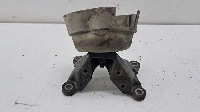 4F0199307M Кронштейн подушки (опоры) двигателя левой купить Тернополь