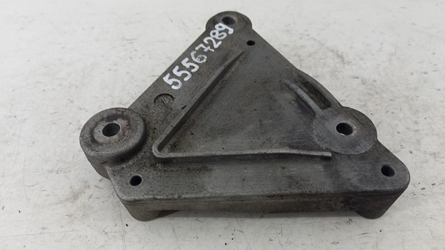 Кронштейн компрессора кондиционера 55567289 OPEL