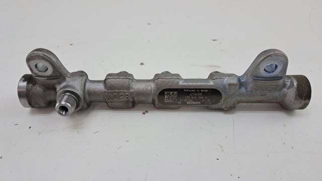 Рампа форсунок системы впрыска топлива 55576177 OPEL