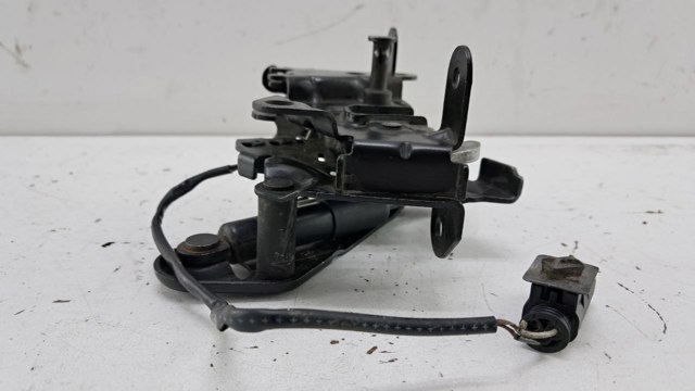 Замок капота, левый 7206453 BMW