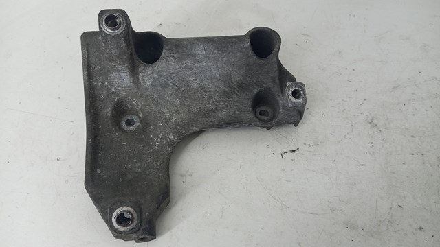 Кронштейн компрессора кондиционера 7505980 BMW