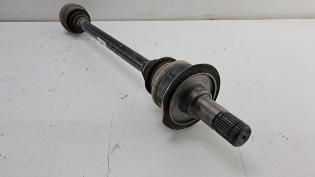 Полуось задняя, правая 7566074 BMW