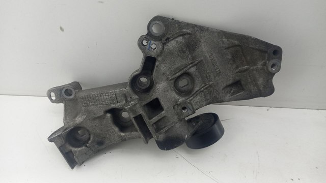 Кронштейн крепления генератора 8200669495 RENAULT