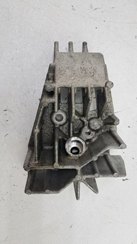 RENAULT 8200771226 Кронштейн крепления форсунки в наличии Николаев