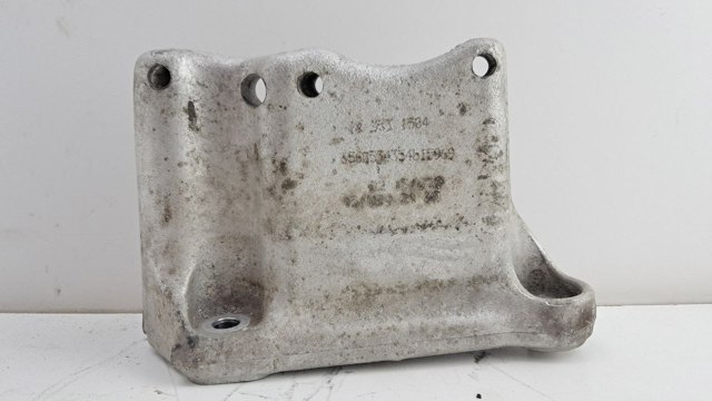 Кронштейн подушки (опоры) двигателя, правой 8511299 BMW