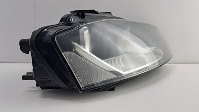8P0941004BB VAG Правая фара купить в Ирпень