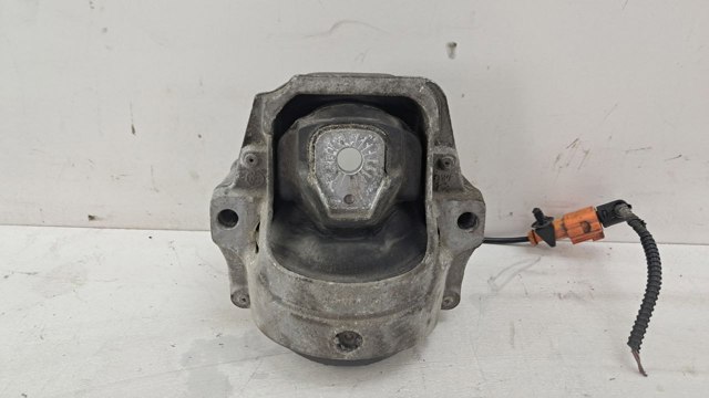 Опора двигателя 8R0199381 VAG