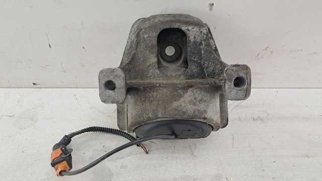 8R0199381 Правая подушка двигателя купить Полтава