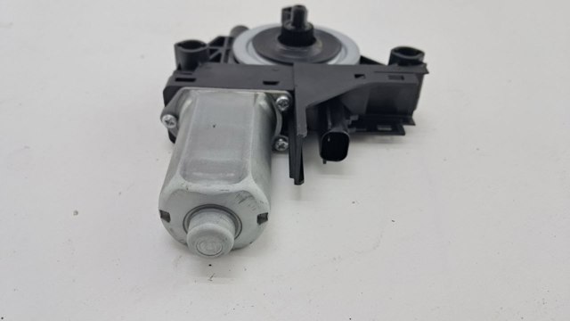 Моторчик стеклоподъемника двери задней, правой 931403103 CHRYSLER