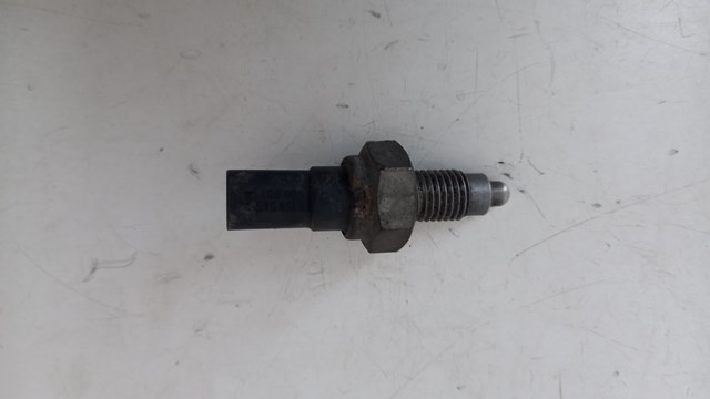 Датчик света заднего хода A1695450006 MERCEDES