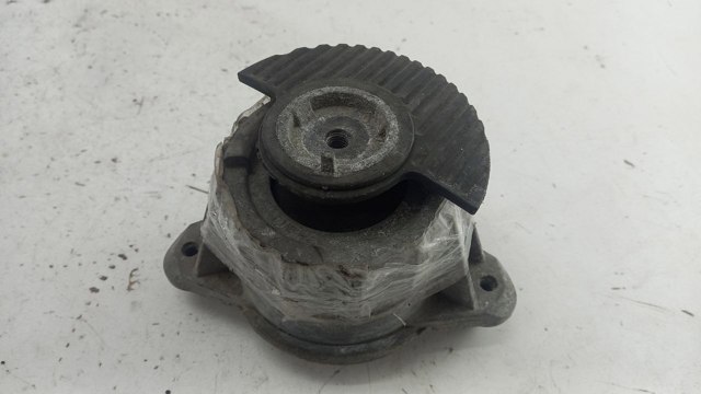 MERCEDES A2042400917 Передняя опора двигателя в наличии Винница