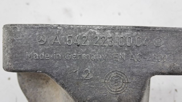 A6422230004 Кронштейн подушки (опоры) двигателя левой купить Черкассы