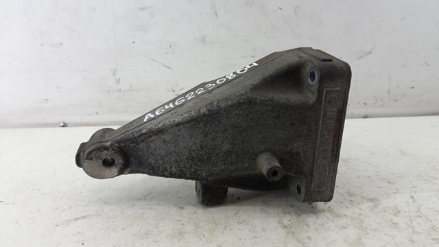 Кронштейн подушки (опоры) двигателя, правой A6462230804 MERCEDES