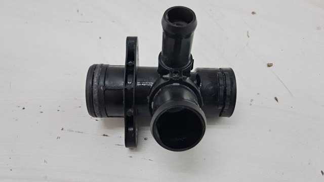 CM5G8A529GA Фланец системы охлаждения купить Чернигов