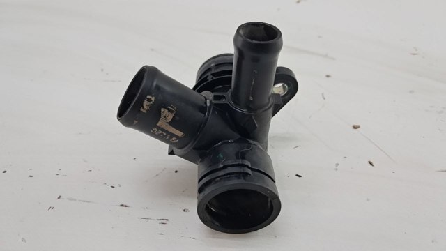 CM5G8A529GA Фланец системы охлаждения (тройник) купить Винница