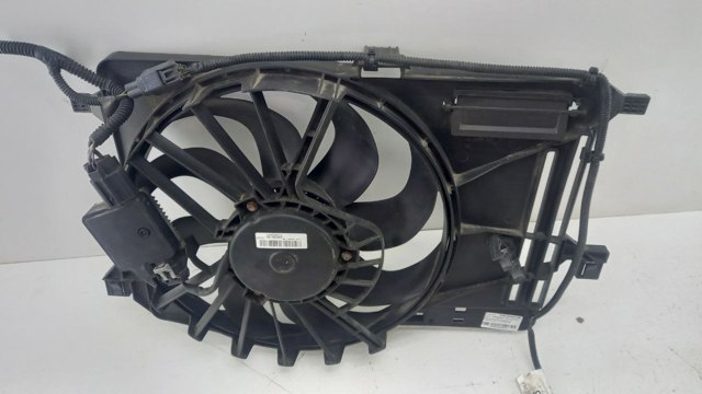 FORD CV618C607VB Диффузор радиатора охлаждения, в сборе с мотором и крыльчаткой в наличии Черновцы