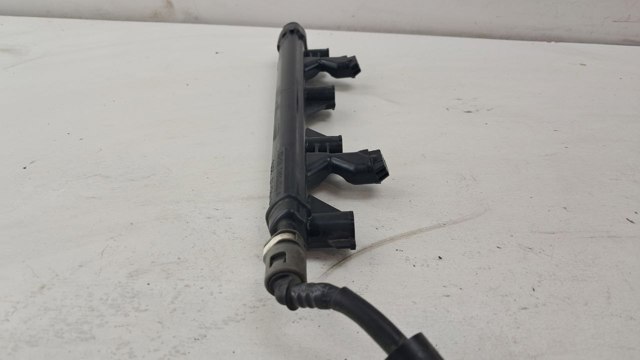Распределитель топлива (рампа) V757564580 PEUGEOT