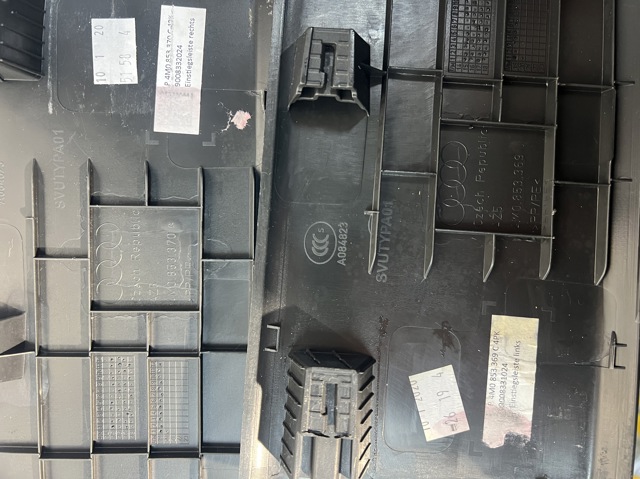 4M0853370C4PK VAG Накладка дверного порога внутренняя правая купить в Львов
