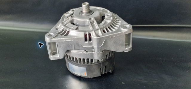 Автомобильный генератор 0123320041 BOSCH