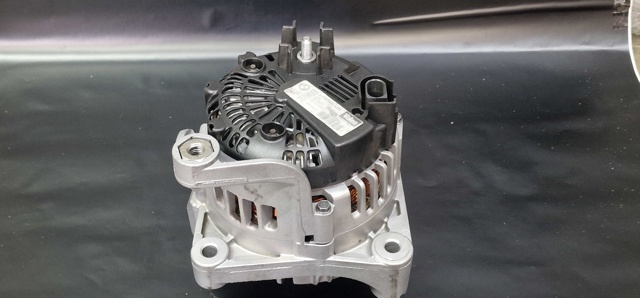Автомобильный генератор TG15C054 VALEO