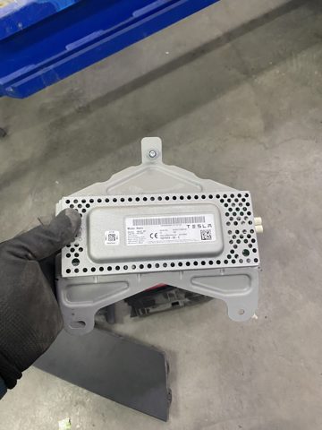 Магнитола (радио AM/FM) 152797400C Tesla Model