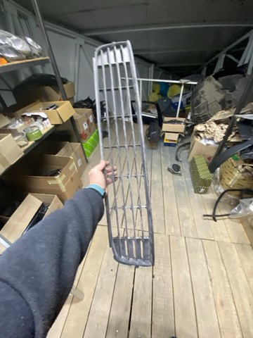 Центральная решетка переднего бампера 1T0853677C VAG