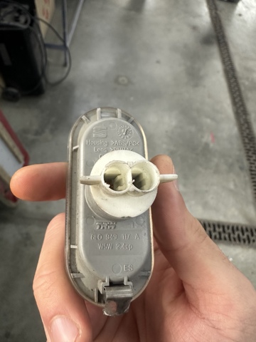 6L0949117A Повторитель поворота купить Сумы