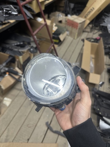 Противотуманка правая 7L6941700F VAG