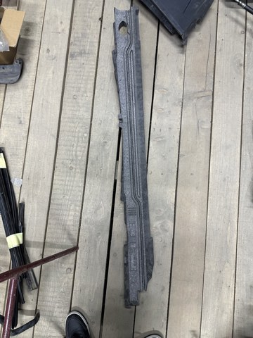 Наполнитель бампера переднего A2128800135 MERCEDES