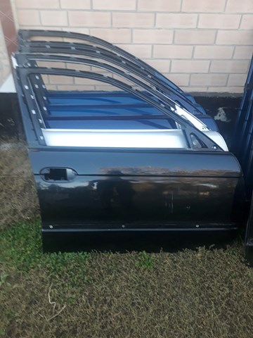 Пассажирская передняя дверь 41518216818 BMW